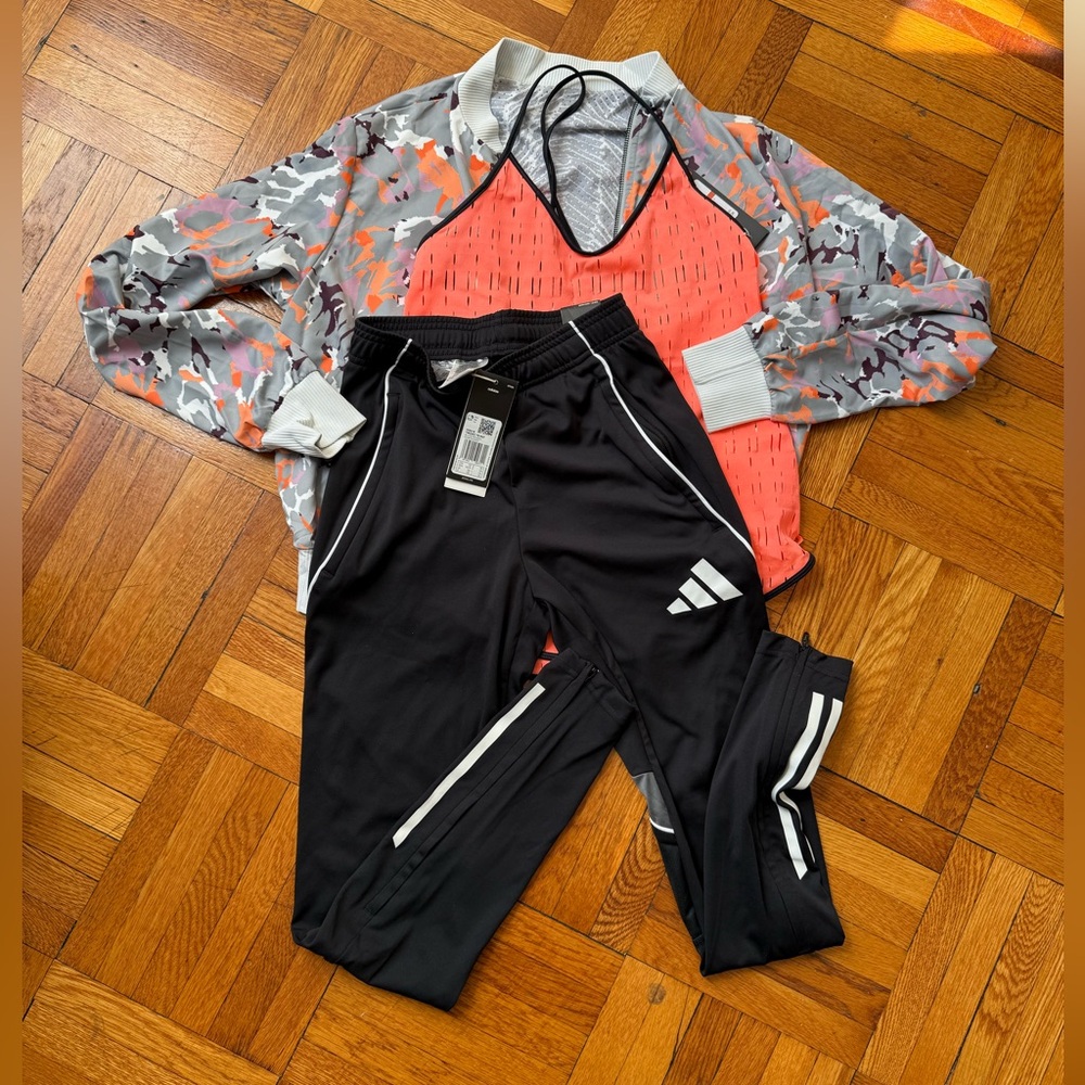 Bundle of gym/workout clothes, size XS